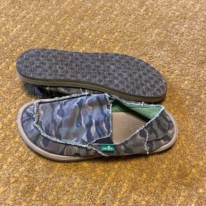Sanuk- Camo Kids Slide- Size 2
